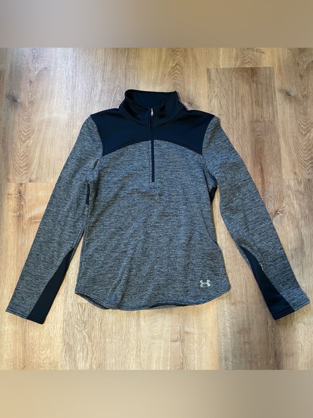 Lightly used women’s under armour cold gear 1/4 zip